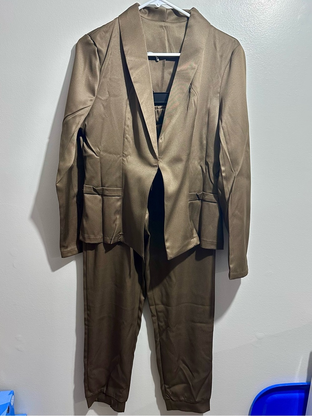Two-Piece Tailored Pantsuit in Olive Brown Size M (1478)